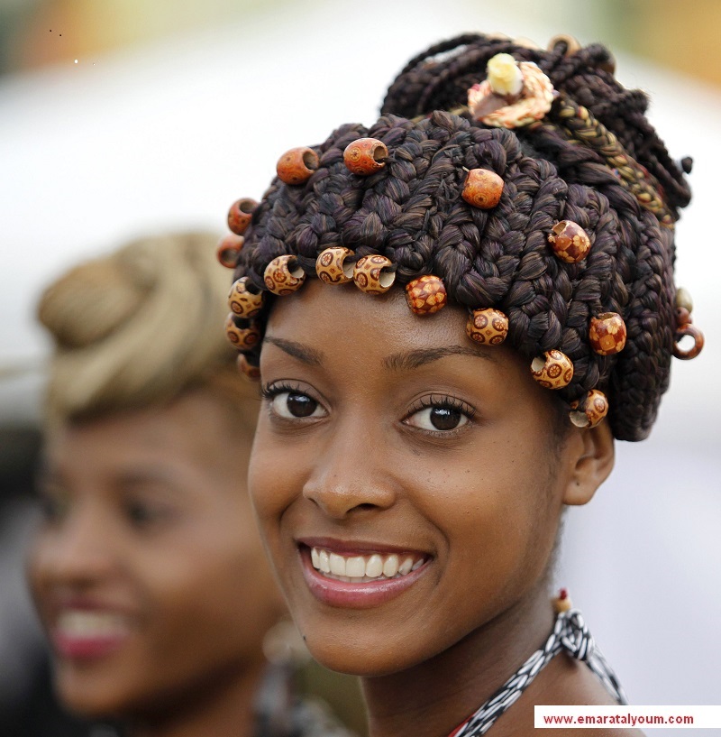 славянские украшения (и. колты древней руси 9-12 века. женское украшение 4 буквы. девушка с бижутерией. красивые ювелирные украшения.