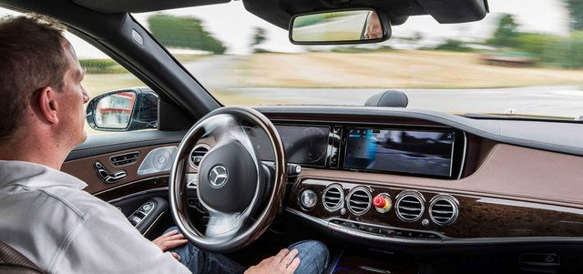 &laquo;مرسيدس - بنز&raquo; تنتج سيارة من سلسلة S-Class تنبه السائق عند انحرافها عن مسارها. أرشيفية