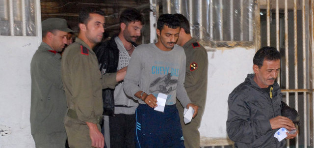 صورة بثتها وكالة الأنباء السورية (سانا) لمعتقلين أفرج عنهم من سجن دمشق المركزي. إي.بي.إيه