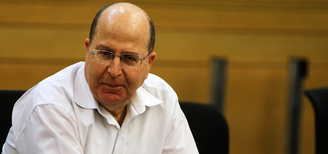 موشيه يعلون يعتبر نظام الأسد وجيشه مسؤولين عما يجري في المناطق التي تخضع لسيطرتهما.