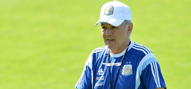 سابيلا يأمل صحوة بعض لاعبيه قبل صدام الدور الثاني. أي.بي.إي