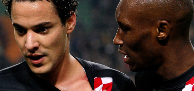 الهولندي ذو الأصول المغربية عثمان بقال كان أول ضحية لعضات سواريز في الدوري الهولندي. أرشيفية