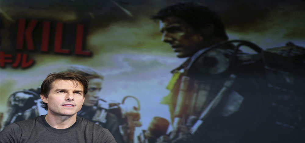 أمام ملصق اعلاني للفيلم  - أ ب