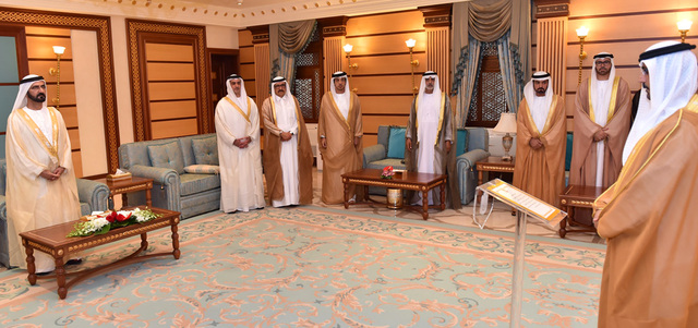 الحمادي يؤدي اليمين الدستورية أمام محمد بن راشد. وام