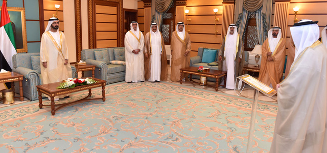 البادي يؤدي اليمين الدستورية أمام محمد بن راشد. وام