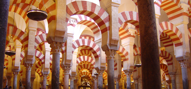 جامع قرطبة كان منارة إشعاع علمي يقبل عليها الطلبة من كل حدب وصوب.  أرشيفية