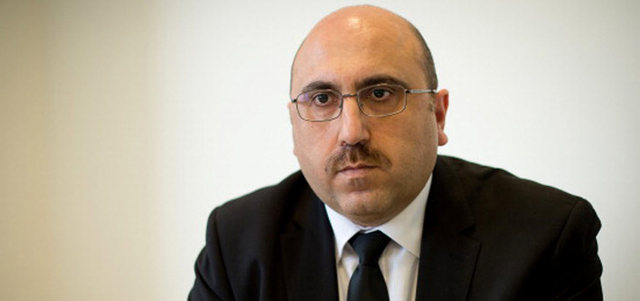 رامي عبدالرحمن: حصيلة هجوم «داعش» على حقل الشاعر للغاز، ارتفعت إلى 270 قتيلاً، بينهم 11 مدنياً، والباقون من القوات النظامية والدفاع الوطني والحراس. أ.ف.ب