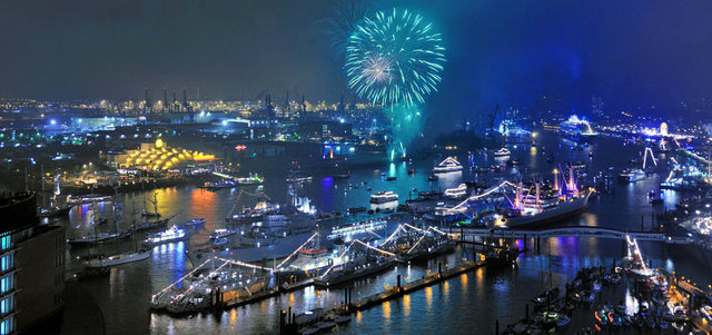 «سيشهد الحفل مشاهير من مجالات السياسة والثقافة والأعمال، وعلى مدار أسبوع كامل سيتم تشكيل عمل فني لا يُنسى من خلال 120 محطة».