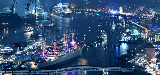 «اكتسب باتس شهرة من خلال تراكيبه الضوئية، التي حملت اسم «الأهداف الزرقاء» (بلو غوولز)، خلال نهائيات كأس العالم في ألمانيا عام 2006».