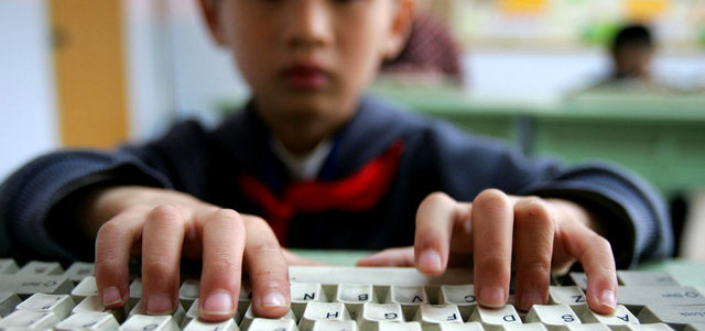 «الحمض النووي الإلكتروني» أكثر تميزاً من بصمات الأصابع وفق رأي شركة «أوكسفورد بيو كرونومتركس». أرشيفية