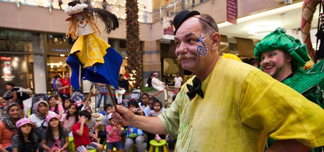 يتميز حدثا «العيد في دبي» و«مفاجآت صيف دبي» هذا العام باستقطاب شخصيات كرتونية محببة للأطفال، وفعاليات فريدة تقام للمرة الأولى على مستوى العالم، ما يعزز مكانة دبي . أرشيفية