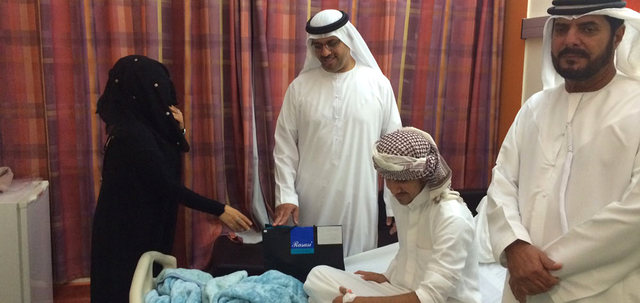 الزميلة هند عيسى أثناء زيارة مستشفى صقر في رأس الخيمة. من المصدر