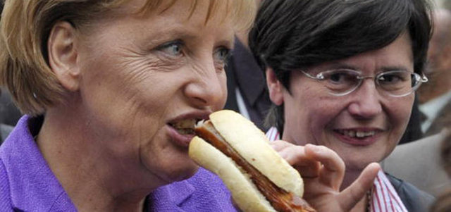 الإليزيه يغيّر قائمة طعامه وفقاً لرغبة ميركل.  د.ب.أ