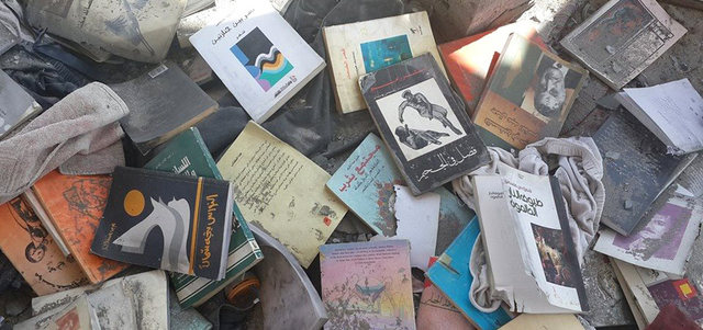 الكتب شاهدة على عدوان الاحتلال الإسرائيلي على غزة.  من المصدر