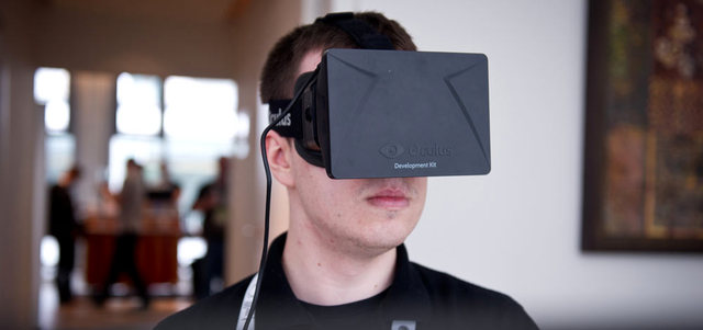 حتى اللحظة الراهنة لايزال من غير المعروف  كيف ستستفيد شركة «فيس بوك» من نظارة Oculus Rift. د.ب.أ