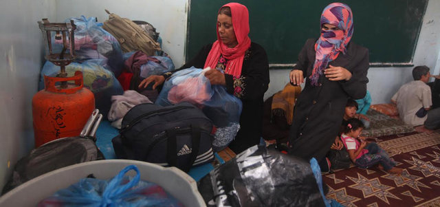 أطفال غزة حرموا من فرحة العيد ولبس الجديد نتيجة العدوان الإسرائيلي.   من المصدر