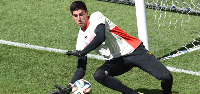 كورتوا عاد بقوة من إعارته سابقاً إلى أتلتيكو ليكون الحارس الأساسي لتشلسي على حساب بيتر تشيك. أ.ف.ب