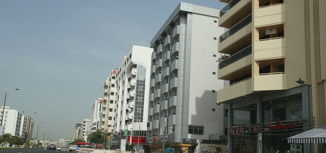 وجود وحدات لسكن المشاركة وتركزها في مناطق دبي القديمة يرفع إيجاراتها لقيم غير حقيقية تؤثر في مؤشر بدل الإيجارات. تصوير: مصطفى قاسمي