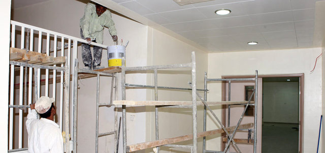 بناء المدارس الجديدة وفق معايير ومواصفات الأبنية الخضراء.