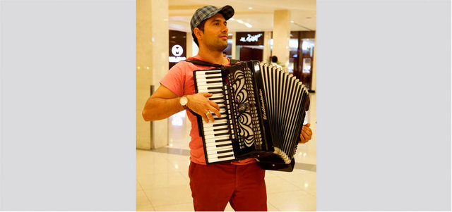 مدير الفرقة ستويان ستويانوف: &laquo;فوجئنا بمدى تفاعل الجمهور معنا&raquo;. من المصدر