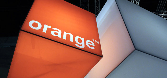 شركة «أورانج تيلكوم» سمحت للباحثين بالوصول إلى بيانات الهواتف المحمولة في السنغال. أ.ف.ب