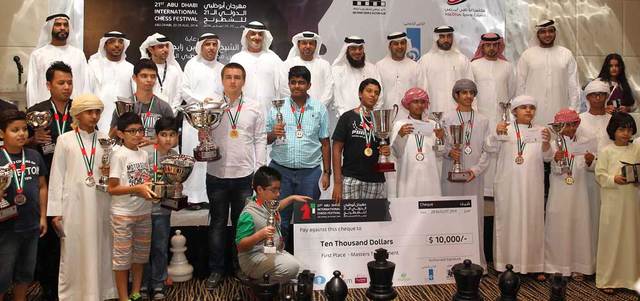 المتوّجون خلال ختام مهرجان أبوظبي للشطرنج. من المصدر