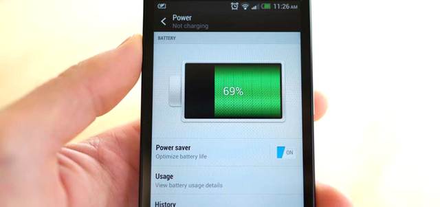 سرعة نفاد البطارية من أكبر المشكلات التي تواجه بعض مستخدمي الهواتف المحمولة. أرشيفية