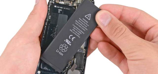 الاستخدام المتكرّر للشحن التقليدي يضعف كفاءة بطاريات «ليثيوم أيون» ويقصر عمرها. أرشيفية