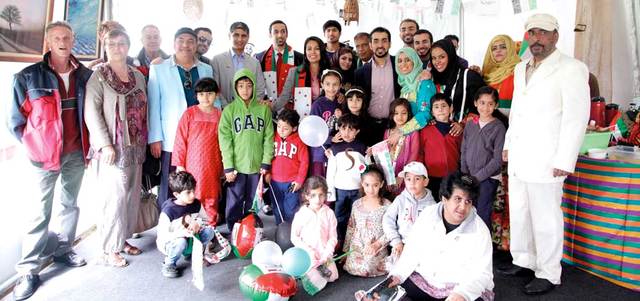 عائلات إماراتية تقيم جسور ودّ مع أسر هولندية. من المصدر