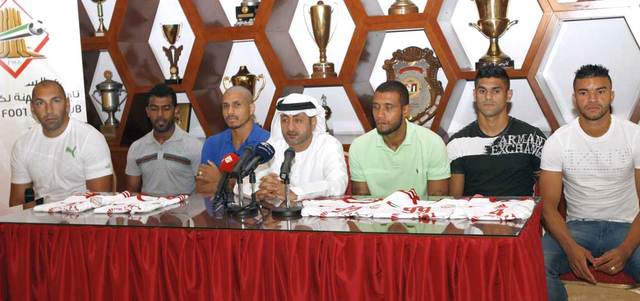 إبراهيم النمر يتوسط الصفقات الجديدة لنادي الشارقة.  من المصدر