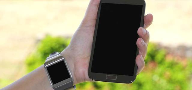 تستهدف شركة «إنيدا» بشريحة «ميكرو» الساعات الذكية كما يمكن إضافتها إلى الهواتف الذكية. غيتي