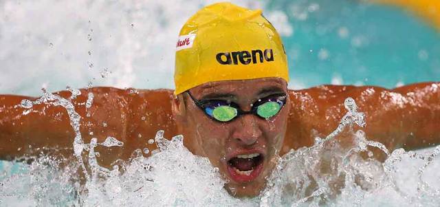 السباح تشاد كلوس حامل ذهبية أولمبياد لندن لمسافة 50 متراً يشارك في منافسات مونديال دبي للسباحة. من المصدر
