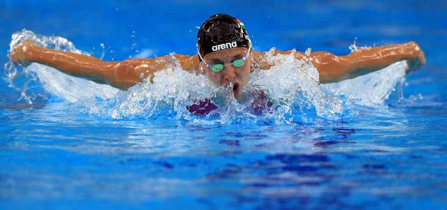 8 ميداليات ذهبية وبرونزية واحدة ورقمان عالميان جديدان.. تهدي المجرية كاتينكا هوسزو لقب السباحة الأفضل في «مونديال دبي». تصوير: باتريك كاستيلو