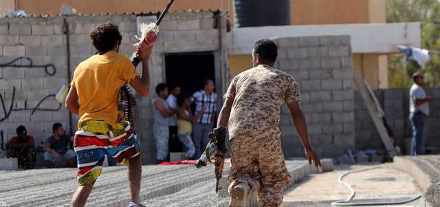 قوات الأمن الليبية خلال اشتباكات مع الميليشيات الإسلامية شمال بنغازي.  أ.ف.ب