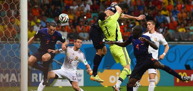 إسبانيا سقطت بخماسية تاريخية أمام الهولنديين في مونديال البرازيل. غيتي