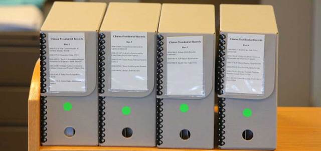 لا تشبه طريقة «كنيت» في قراءة الأبحاث أسلوب العلماء التي يمكن أن تستغرق عمراً بأكمله. غيتي