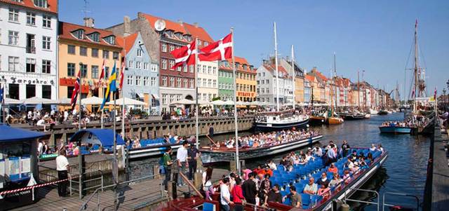 تعد الدنمارك من البلدان التي أثرت في حياة سالم حيث مكث فيها 21 يوماً ليقدم فيها مجموعة أعمال مهمة وضخمة.