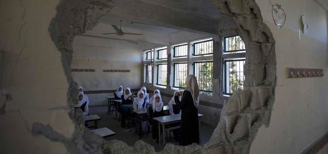 آثار الدمار بمدرسة في ضواحي مدينة غزة.  أ.ف.ب