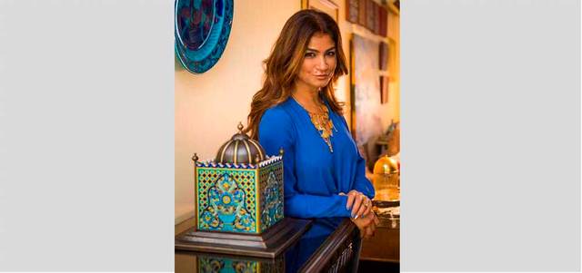 عكفت سؤدد كاندمير آل صكب على صناعة وزخرفة سبع مباخر إسلامية مزجت ما بين فنَّي النحاس والزخرفة معاً. تصوير: أشوك فيرما