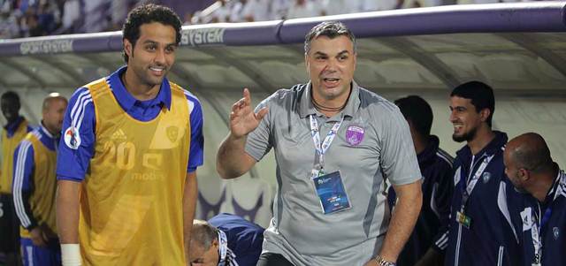 مهاجم الهلال حاليا والعين سابقا ياسر القحطاني . تصوير : إريك أرازاس