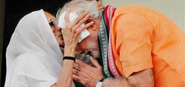 وتقبل رأسه.