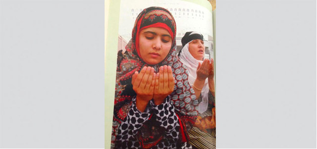 ملالا ووالدتها في المدينة المنورة.