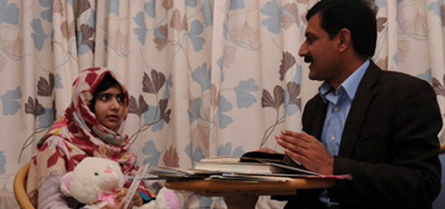 ملالا ورثت عن والدها ضرورة النضال ، لنشر نور العلم بين الفتيات.