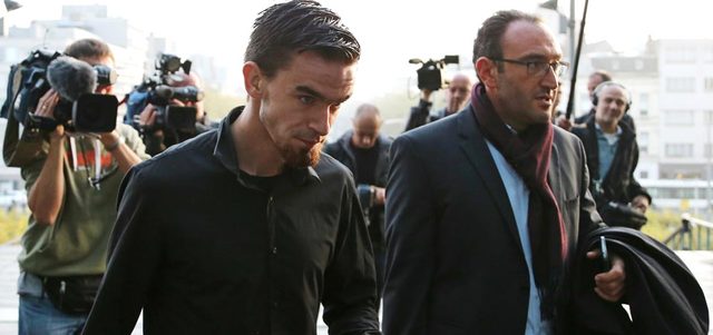 مايكل ديلفورتري المشتبه في انتمائه إلى «شريعة فور بلجيوم» لدى وصوله إلى المحكمة في مدينة أنتويرب البلجيكية. رويترز