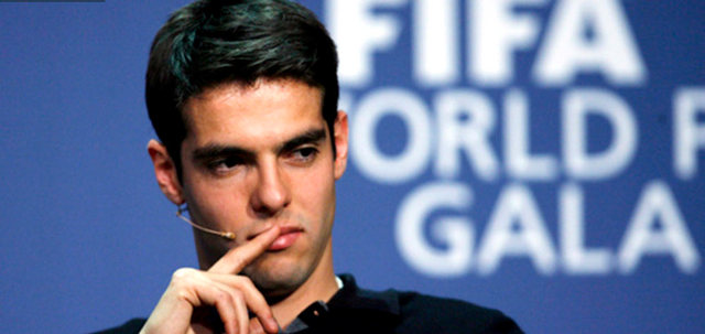 2. ريكاردو كاكا: جاء كاكا في المرتبة الثانية بعدد كبير من المتابعين وصل إلى 18 مليون متابع.