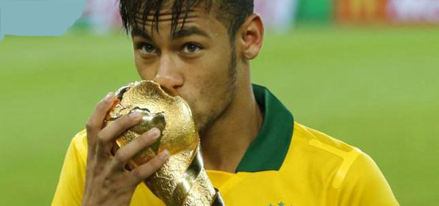 3. نيمار داسيلفا: حل لاعب برشلونة في المرتبة الثالثة بأكثر من 10 ملايين متابع على موقع التواصل الاجتماعي تويتر.