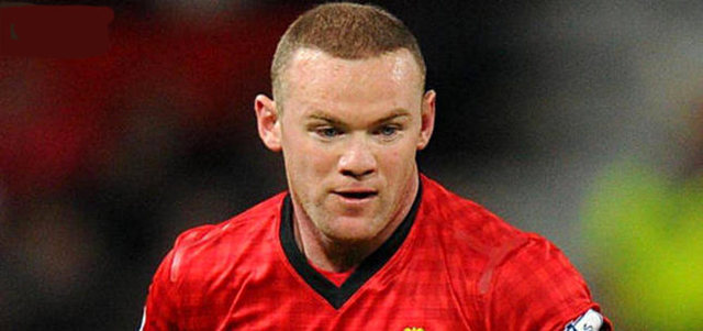 7. واين روني: نجم مانشستريونايتد الذي تجاوز عدد متابعيه على تويتر 8 ملايين متابع.