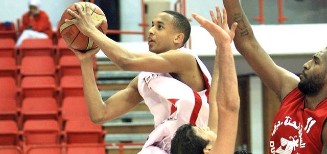 اللاعب محمد عبداللطيف أحد أبرز المواهب التي يعتمد عليها المنتخب في منافسات «خليجي 14». تصوير: باتريك كاستيلو