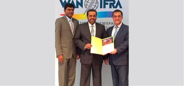 شهدور يتوسط مسؤولين في &laquo;إفرا&raquo;. الإمارات اليوم