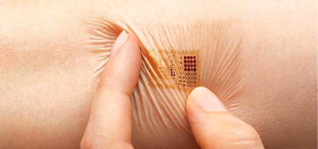 الحواسيب الملصقة على الجلد، تتضمن هوائيات لاسلكية وأجهزة استشعار لمتابعة درجات الحرارة وضربات القلب، فضلاً عن بطارية بالغة الصغر. أرشيفية